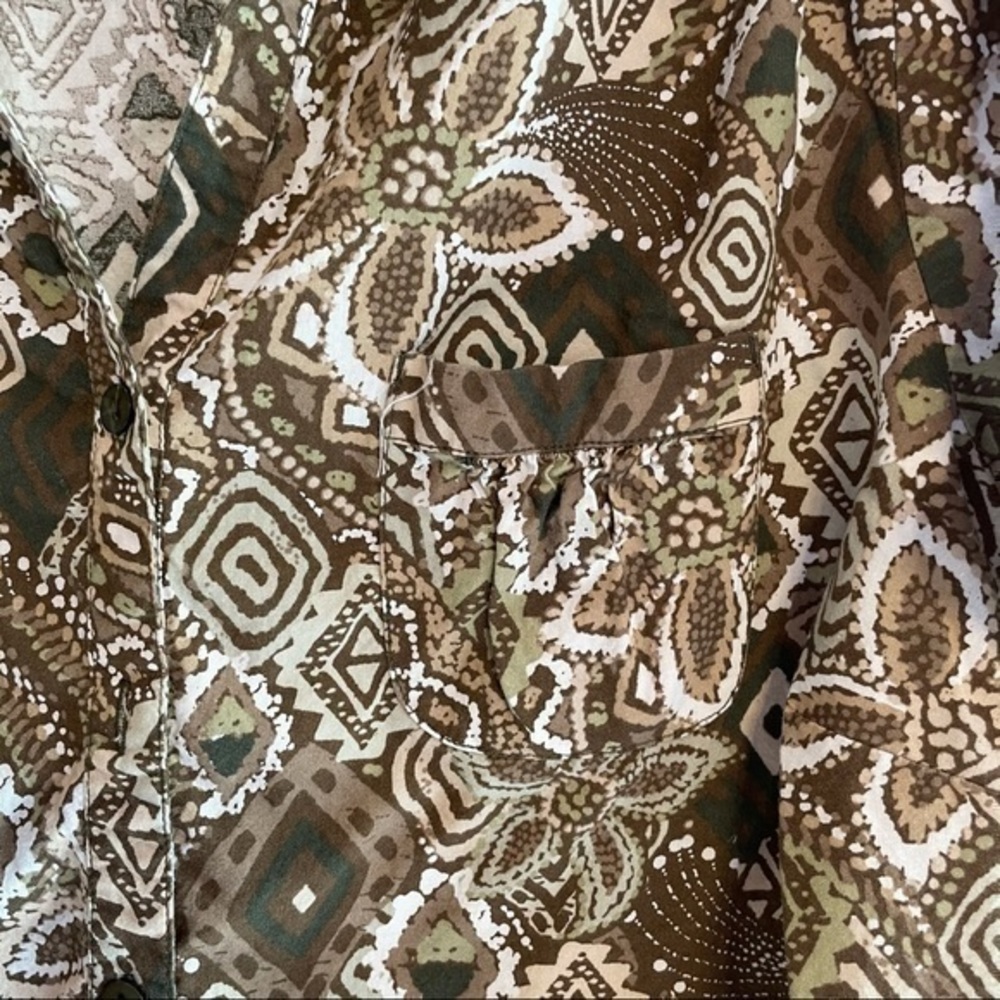 Geometric Patterned Cool Top - Picture 3 of 13